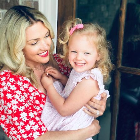 Amanda Noelle's Daughter Was Born on  March 22, 2017. 